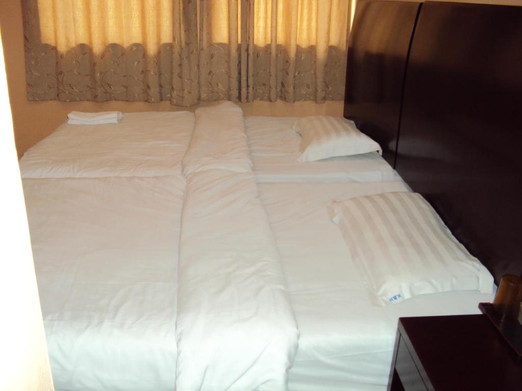Kinabalu Borneo Hotel Кота-Кінабалу Номер фото